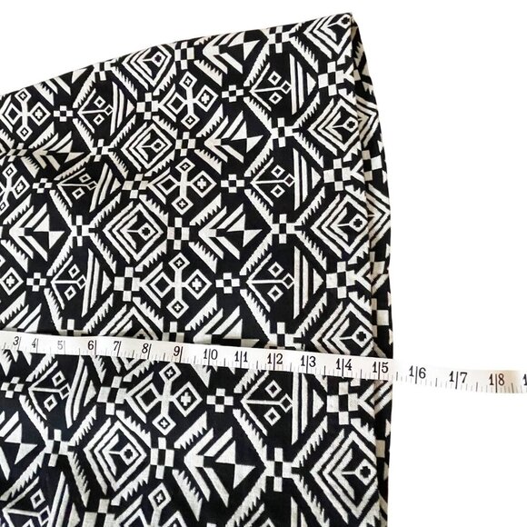 H&M Black and White Aztec/Tribal Print Lined Mini Skirt Women’s Size 6 - Picture 8 of 9